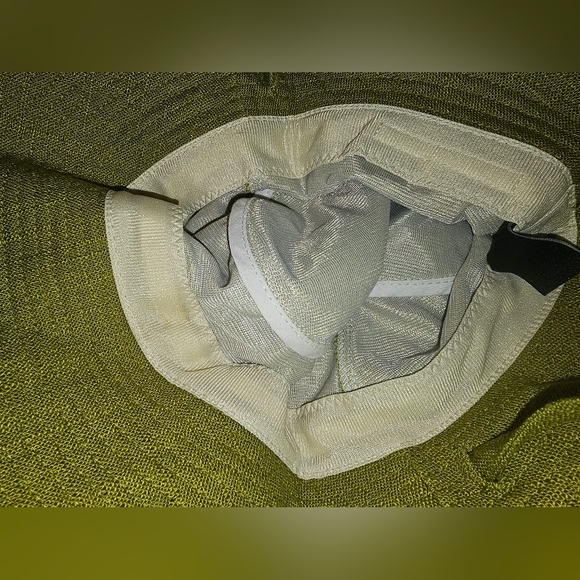 Beautiful Green Bucket Hat Gently Used - Picture 8 of 14